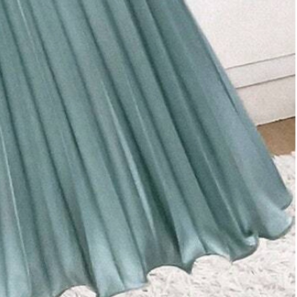 Plus Mint Green Pleated Butterfly Short Sleeve Dress - Picture 4 of 4